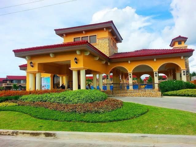 Relaxing Home At Camella Bacolod, Near Airport, Rockwell, Terminals, Famous Resto ภายนอก รูปภาพ